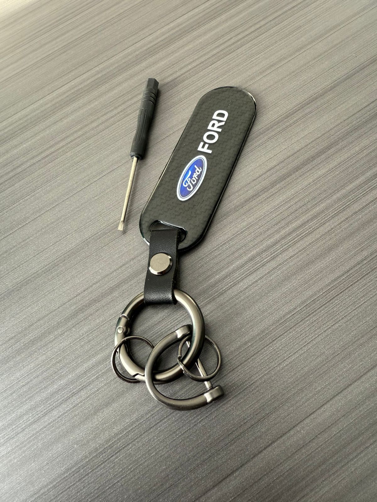 Брелок карбоновый Ford